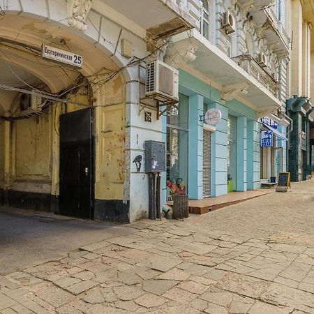 Apartment Near Deribasovskaya โอเดสซา ภายนอก รูปภาพ