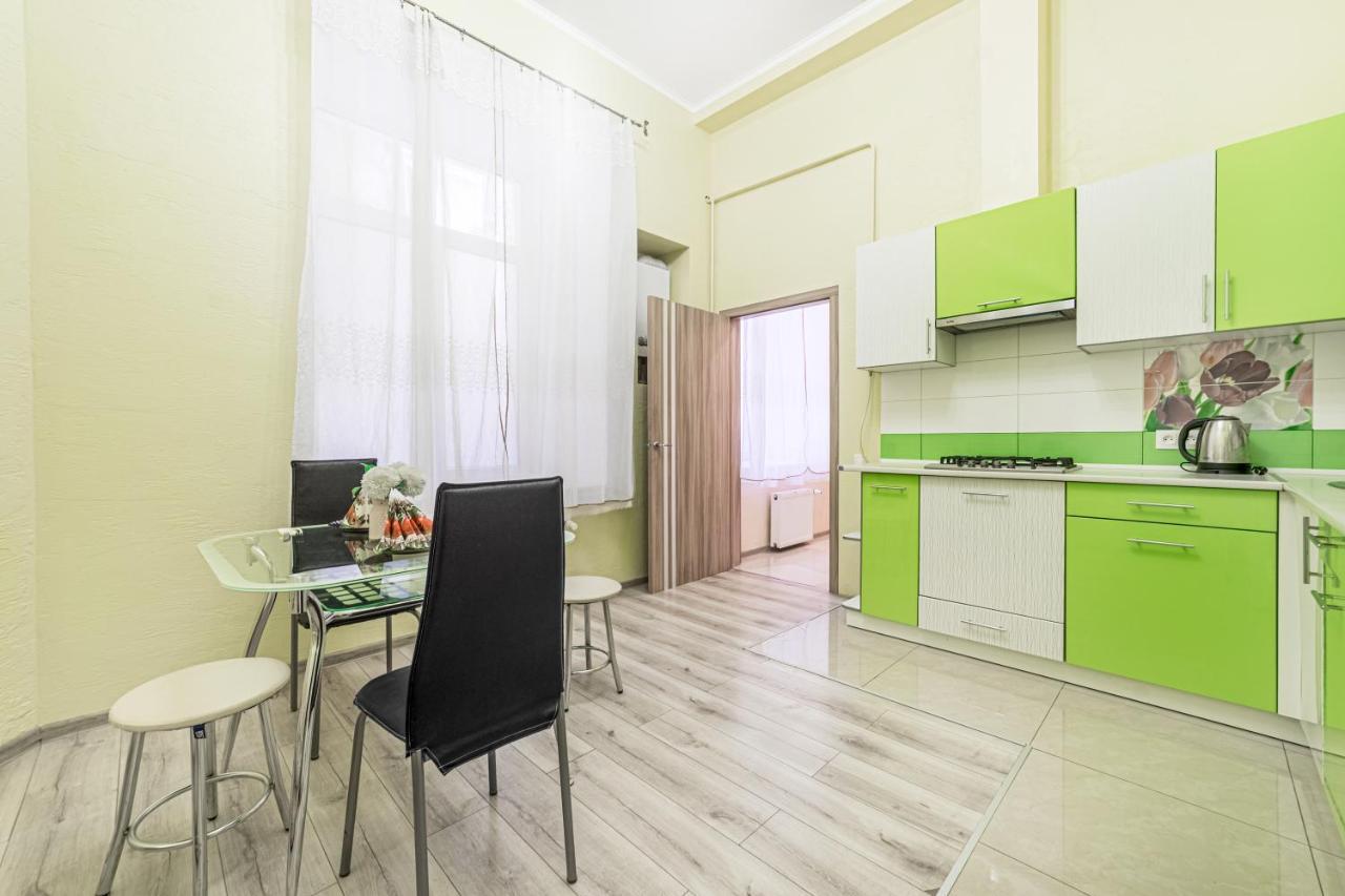 Apartment Near Deribasovskaya โอเดสซา ภายนอก รูปภาพ