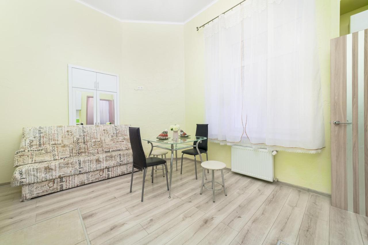 Apartment Near Deribasovskaya โอเดสซา ภายนอก รูปภาพ